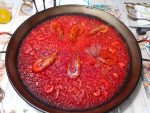 Paella roja con carabineros